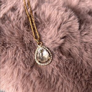 Elegant Gold and Crystal Pendant Necklace